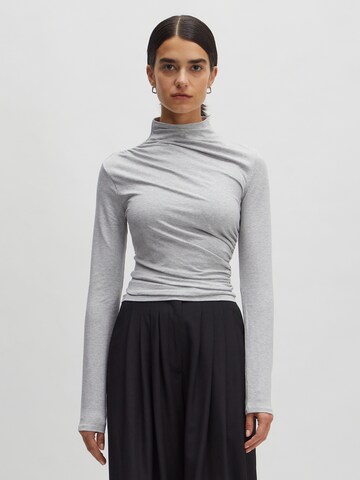Pull-over 'Faye' EDITED en gris : devant