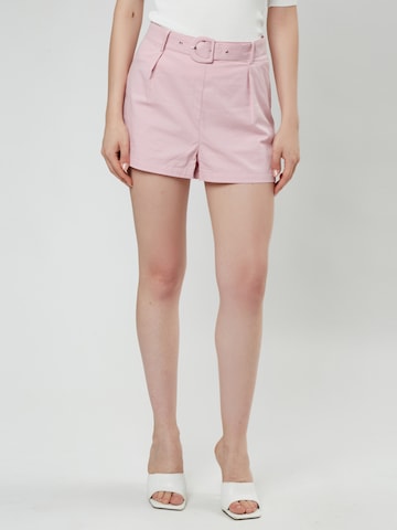 Influencer Loosefit Shorts in Pink: predná strana