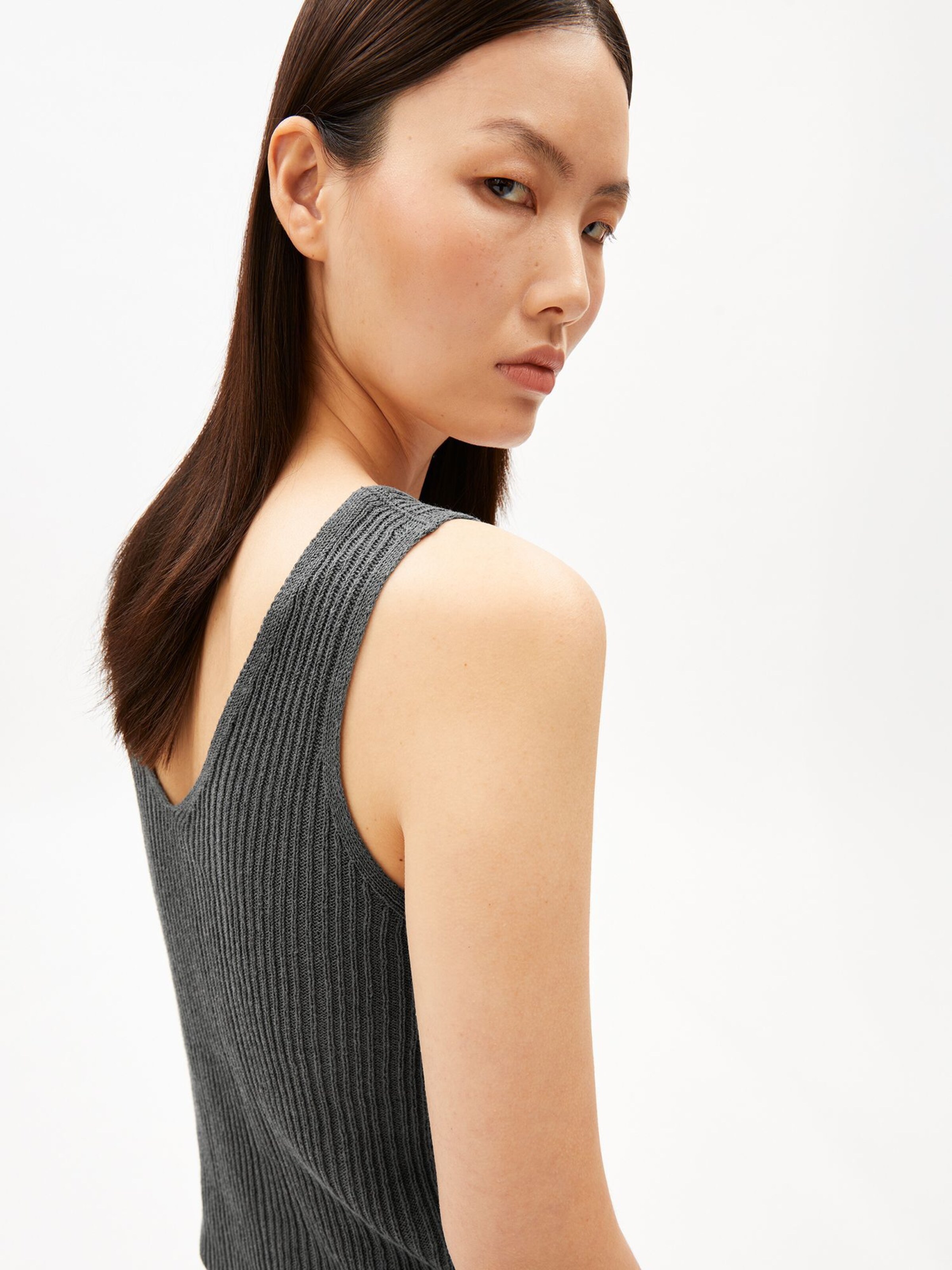 Haut ARMEDANGELS en gris