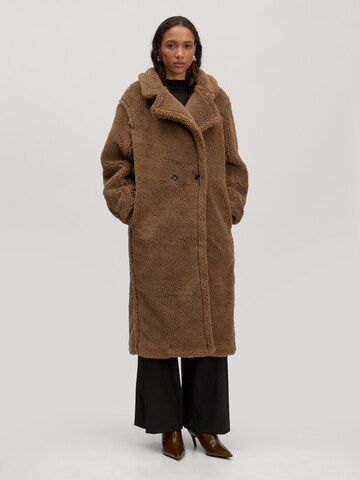 Manteau d’hiver 'Lya' EDITED en marron : devant