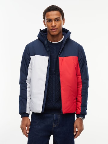 zils Tommy Jeans Starpsezonu jaka: no priekšpuses