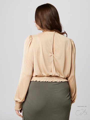 Guido Maria Kretschmer Curvy Bluse 'Ayana' inspired by Cita in Beige