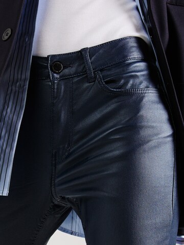 VILA Slimfit Broek 'Sarah' in Blauw