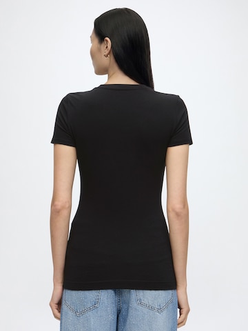 Tricou 'DEGRADE' de la GUESS pe negru