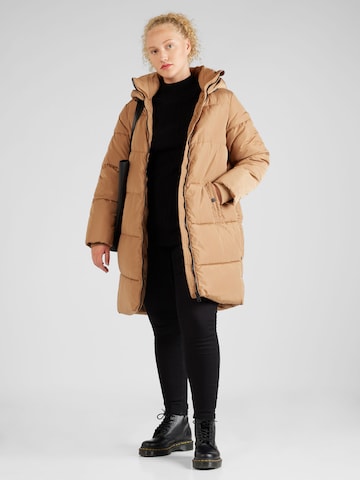 Manteau d’hiver 'Chalsey' Vero Moda Curve en marron