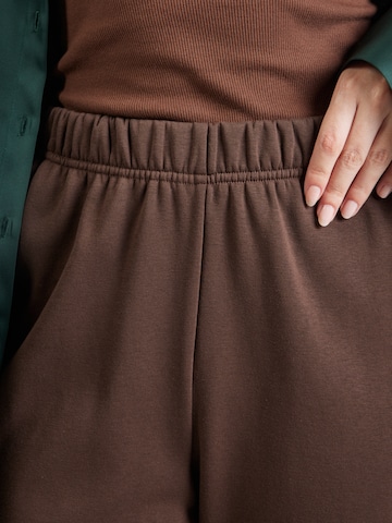 PIECES - Loosefit Pantalón 'PCCHILLI' en marrón