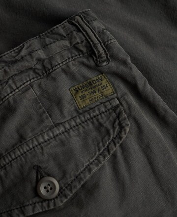 Superdry Regular Shorts 'Parachute Light' in Schwarz