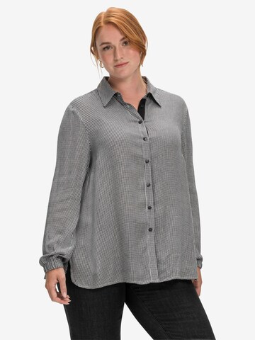 SHEEGO Blouse in Grey: front