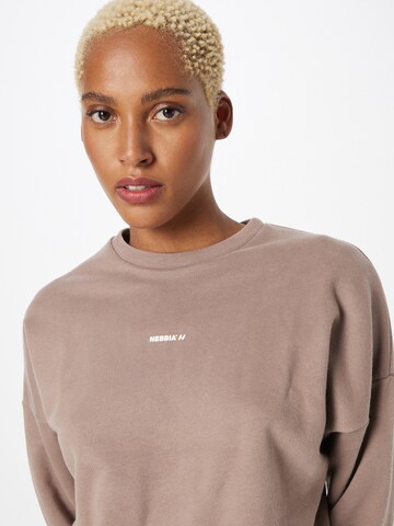 NEBBIA - Sweatshirt de desporto em castanho