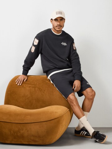 FC BAYERN MÜNCHEN Sweater in Black
