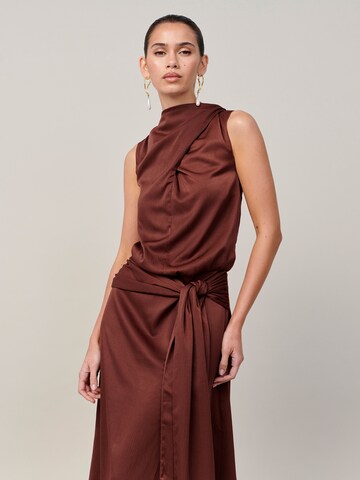 Sável - Vestido de festa 'ELLIANA' em castanho