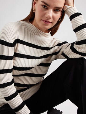 Freequent Sweter w kolorze beżowy