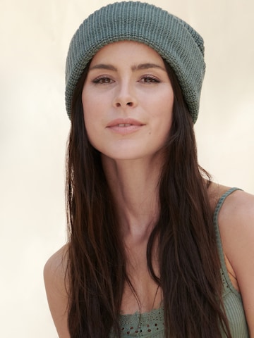 A LOT LESS Beanie 'Laura' in Green: front
