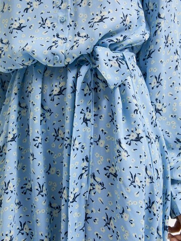 Selected Femme Petite Blusenkleid in Blau