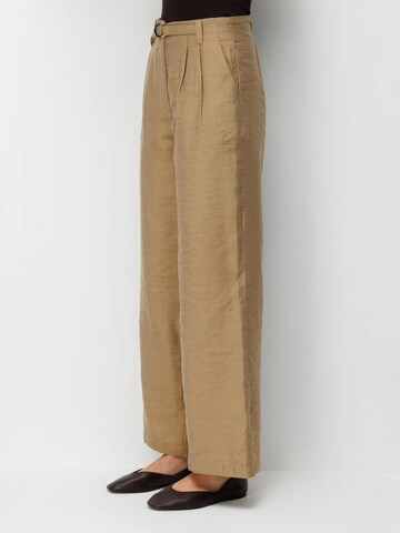 Wide leg Pantaloni con pieghe di MixRay in marrone