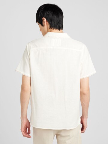 HOLLISTER - Ajuste regular Camisa en blanco