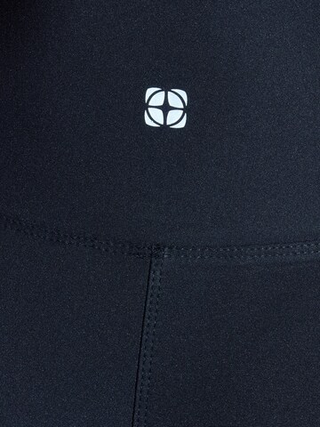 Trendyol Skinny Leggings in Black