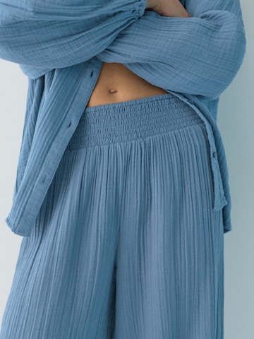 Pull&Bear Široký strih Nohavice - Modrá