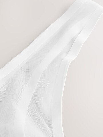 String Next en blanc