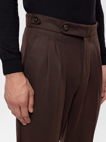 Antioch Normalny krój Spodnie w kant w kolorze brązowy