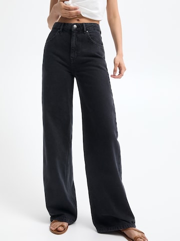 Wide leg Jeans de la Pull&Bear pe negru: față
