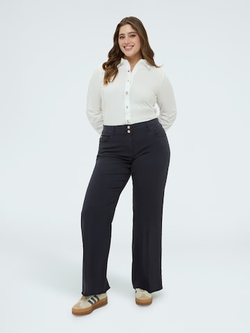 regular Pantaloni di Fiorella Rubino in blu: frontale