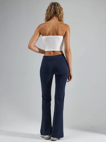 Flared Pantaloni di Busem in blu