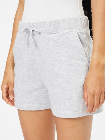 AÉROPOSTALE Regular Shorts in Grau