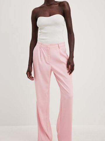 NA-KD Regular Pleat-Front Pants in Pink: front