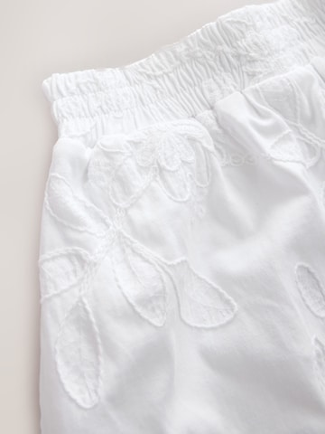 Next - regular Pantalón en blanco