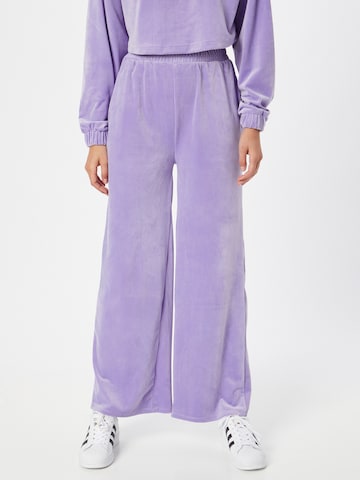 Urban Classics Wide Leg Bukse i lilla: forside