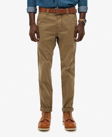 Superdry Chino 'Utility' in Bruin: voorkant