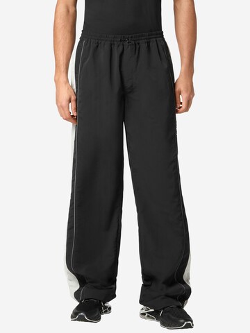 Plein Sport Baggy Hose in Schwarz: Vorderseite