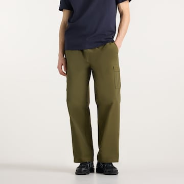 new balance Cargohose in Grün: Vorderseite