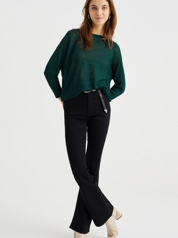 WE Fashion Sweater in Green