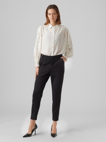 juoda VERO MODA Siaurėjantis Kelnės 'Lucca'