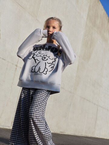 Next - Conjuntos em cinzento