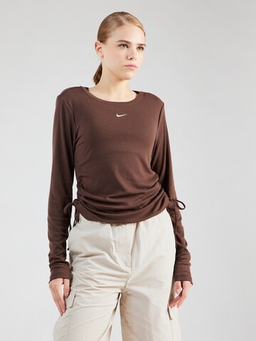 Nike Sportswear T-shirt 'ESSNTL' i brun: framsida