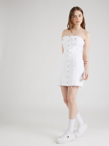 Robe Tommy Jeans en blanc : devant