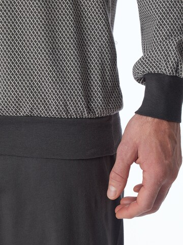 SCHIESSER - Pijama largo ' Comfort Essentials ' en gris