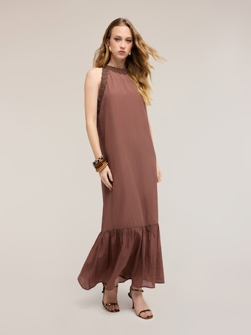 MOTIVI Dress in Brown: front