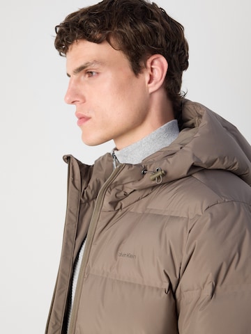 Calvin Klein Regular Winterjacke in Braun