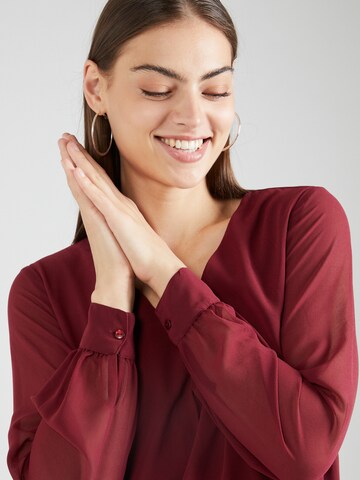 Camicia da donna ' Mira' di ABOUT YOU in rosso