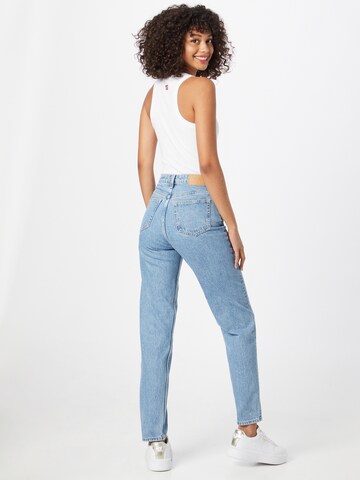 WEEKDAY Tapered Mom Jeans 'Lash Extra High' in Blau