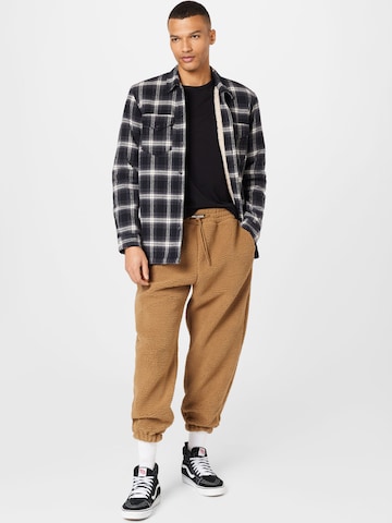 Tapered Pantaloni 'APAC' de la HOLLISTER pe maro