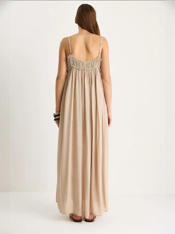 Bianco Lucci Kleid in Beige
