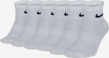 Chaussettes de sport NIKE en blanc : devant