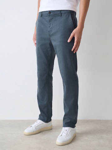 Next Slimfit Chinobyxa i blå: framsida