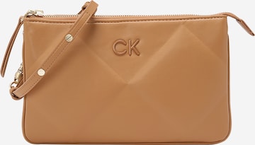 Calvin Klein Taška přes rameno – hnědá: přední strana
