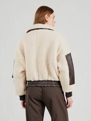 ALPHA INDUSTRIES Jacke in Weiß